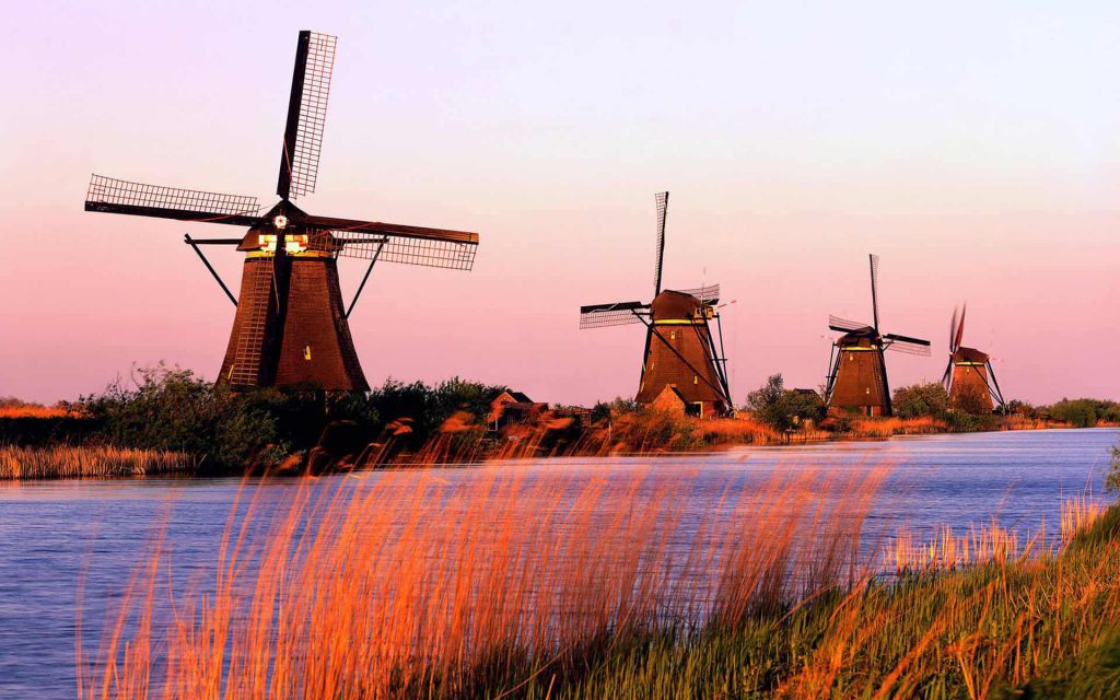 Holland-Mills-wallpaper