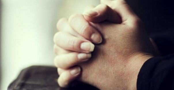 Hands praying_732