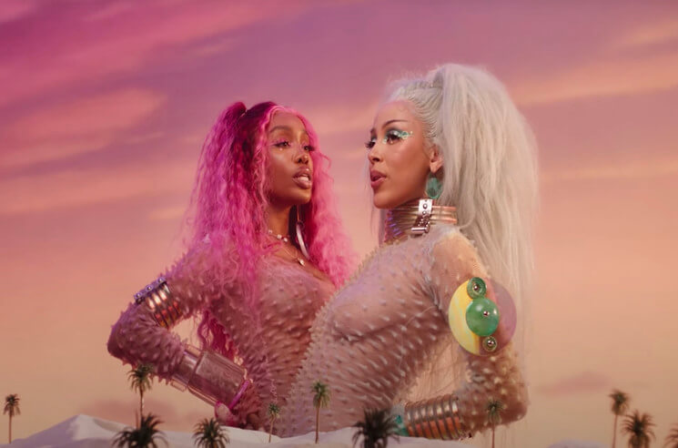 Doja Cat - Kiss Me More (Official Video) ft. SZA Şarkı Çeviri